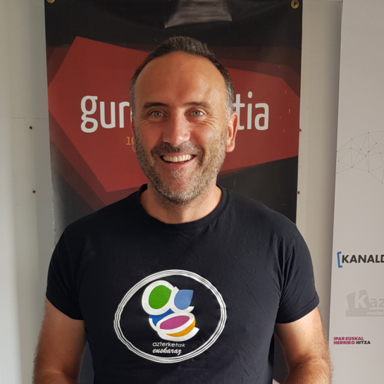 _mikel_laboarekin_bat_egiten_du_odon_nobliak