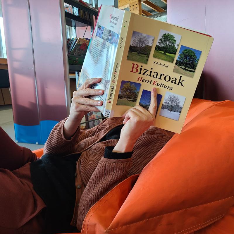 Su%20eta%20Gar_%20euskara%20eguzki%20sistematik%20at