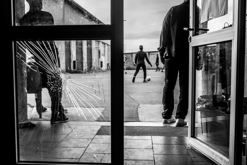 _gizon_diskretua_naiz_agian_egun_batean_ahantzi_naute_