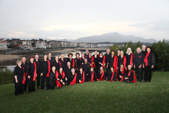 kortsikarrak_beltza_eta_gorriz