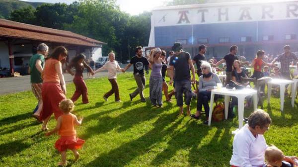 populuen_arteko_besta_itsasun