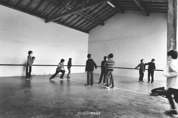 Hazparneko%20ikasleek%20eskua%20hartzen