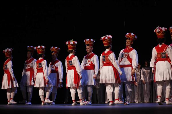 harri_xuri_dantzan_larunbatean