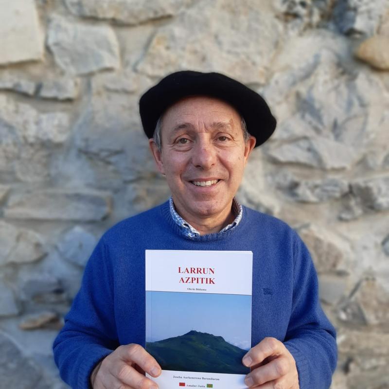 larrun_itzalpeko_olerkiak