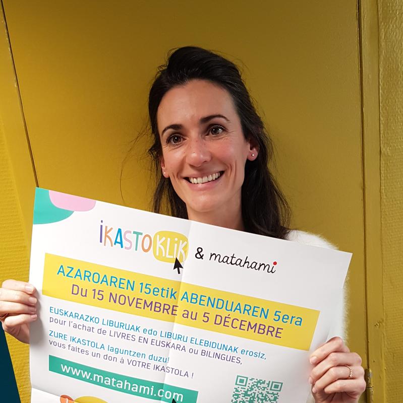 ikastoklik_ikastolak_lagundu_matahamiren_liburu_bat_erosiz