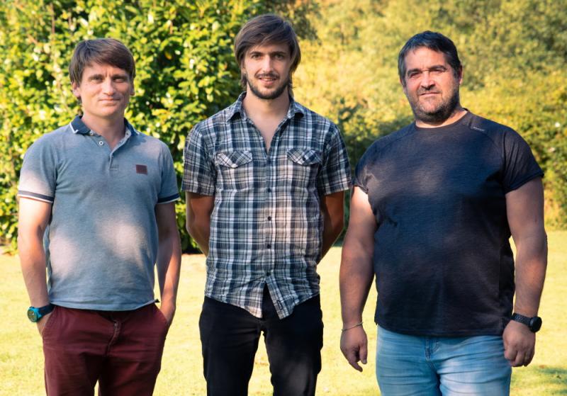 excel_menperatu_nahi_bada_mamia_