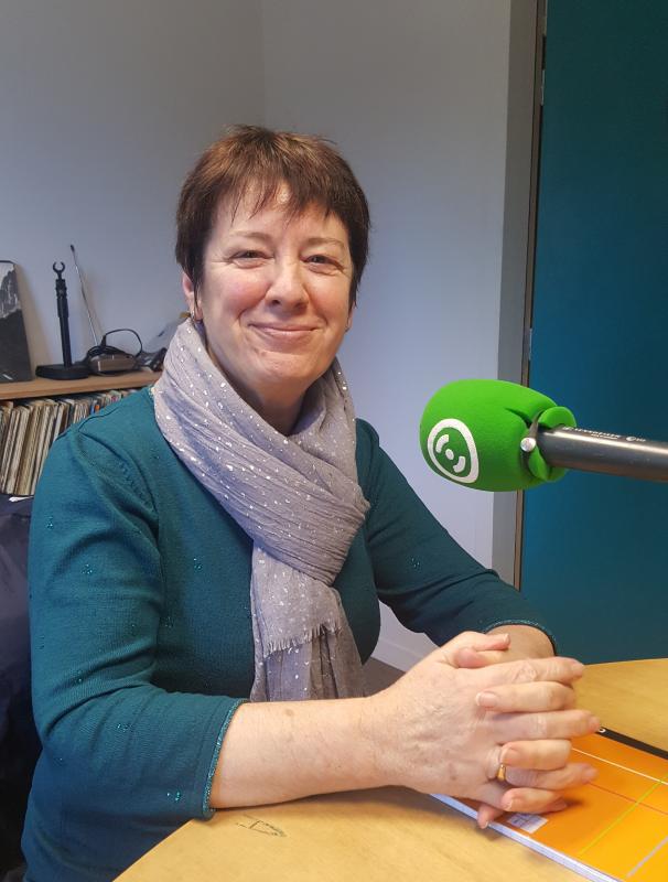 ainhoa_sara_eta_senpereko_etxeko_haurtzainek_elkartzeko_gune_bat_badute