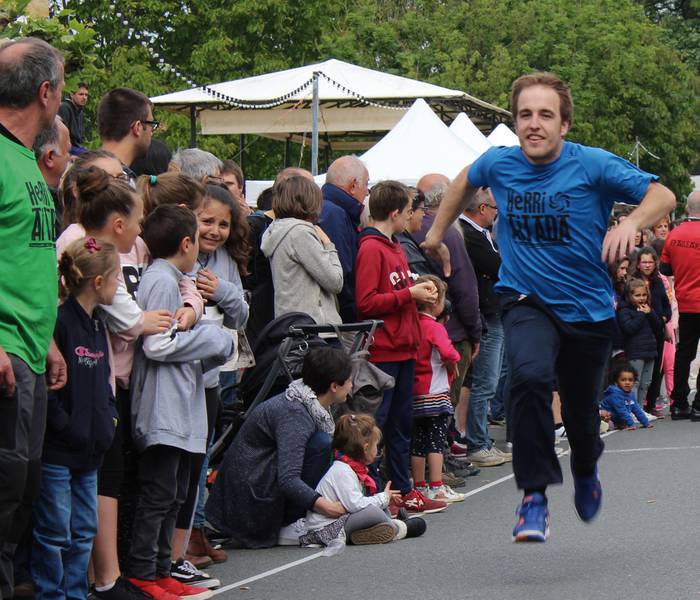 herrien_arteko_loturak_landu_jokoan_eta_euskaraz