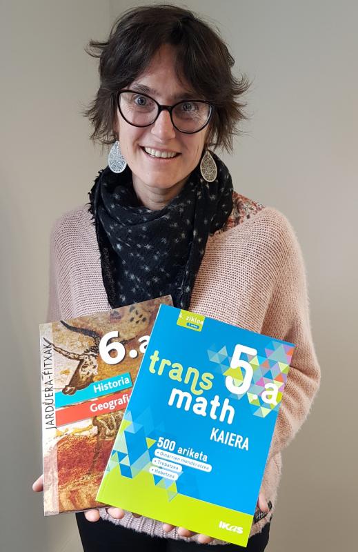 _irakasleen_eskaerei_erantzuten_saiatzen_gira_