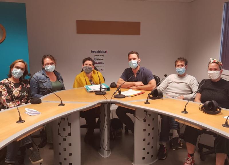 aekko_ikasleekin_hizketan