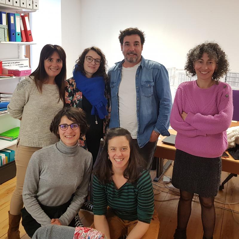 itsasuko_gau_eskolako_ikasle_batzuekin_egon_gira_irratiaz_hitz_egiteko