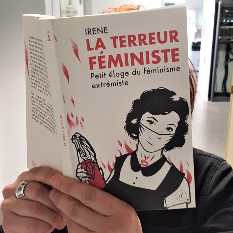 _laugarren_aldi_batez_jotzen_banauzu_gauaz_mendekatuko_naiz_eta_lo_zirelarik_hilko_zaitut_