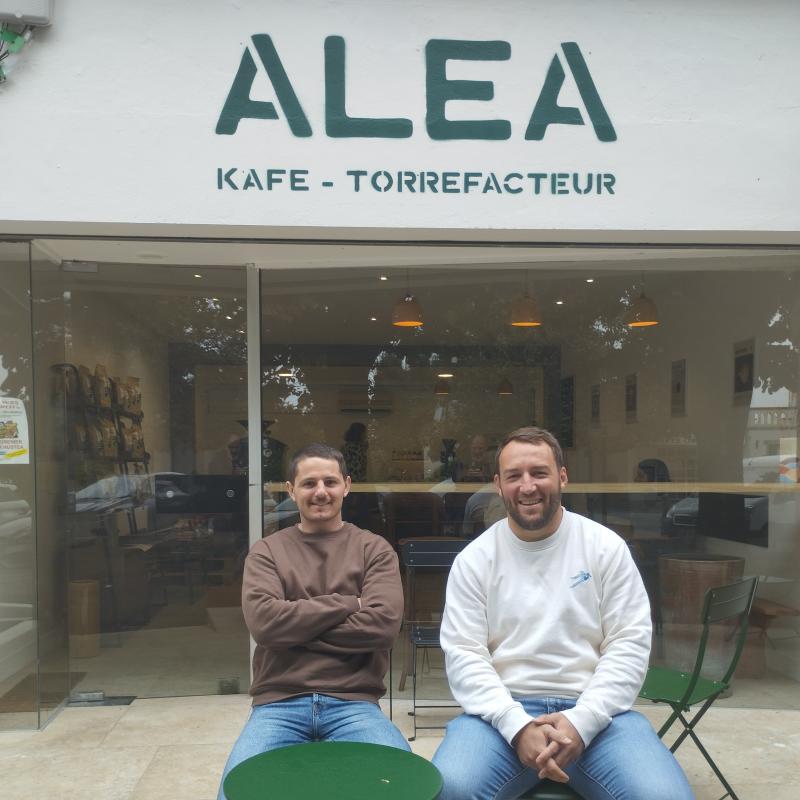 kafea_erosteko_edo_bertan_edateko_gune_berria_kanbon