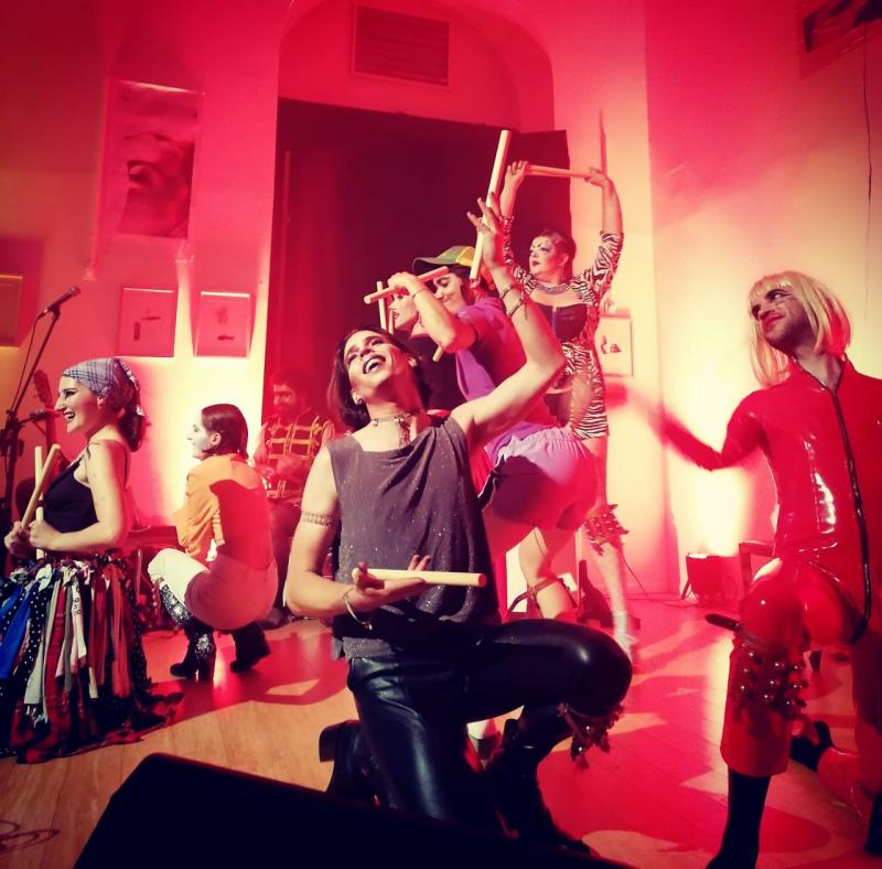 Biluzten%20dira%20gure%20parean_%20eta%20ederrak%20dira%20diren%20bezala_%20gogoa%20ematen%20du%20haiek%20bezala%20egiteko