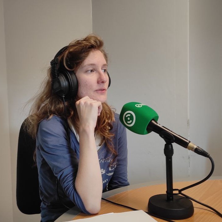 _etxean_gutti_marrazten_nuen_gehiago_lizeoan_kurtsoen_denboran_mahai_gainean_eta_kaierrean_