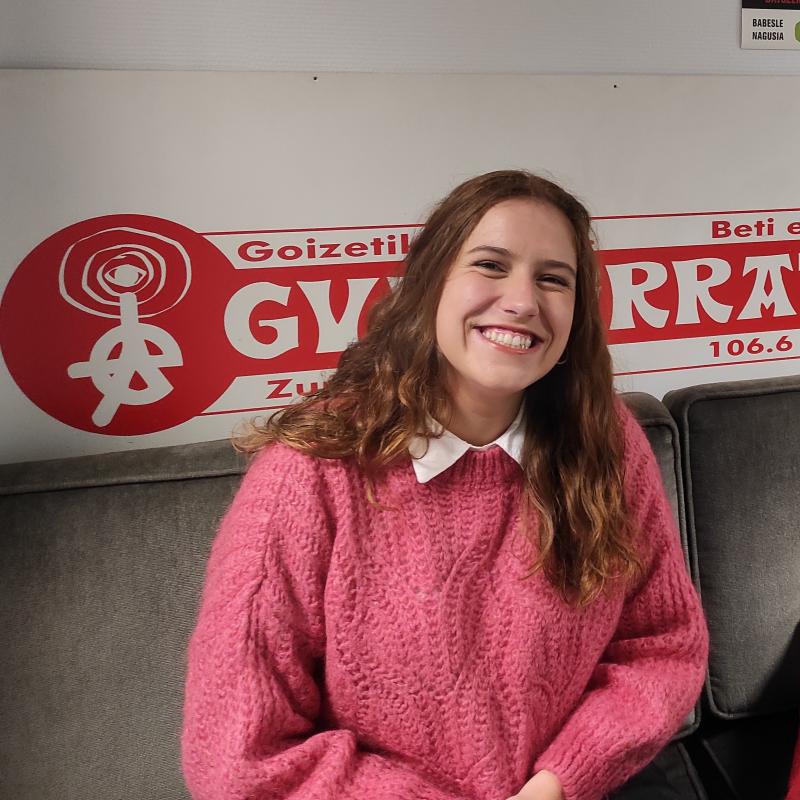 eta_zergatik_ez_makeako_nesken_eskubaloi_taldean_arbitro_