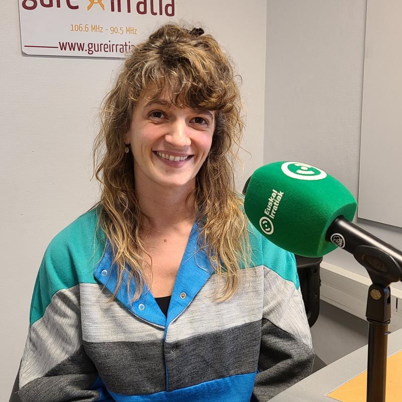 _eskasa_bazen_haurrentzako_kantuen_arloan_eta_gogoa_ginuen_kantu_horiek_grabatzea_