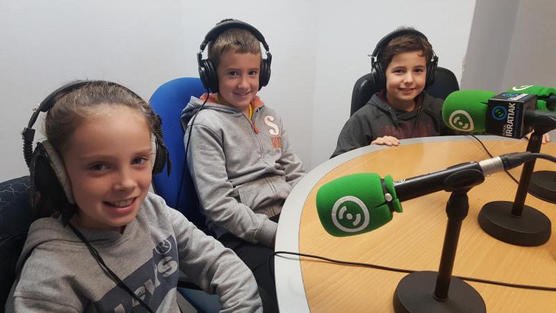 artesauen_sorkuntzak_nagusi_arberoa_ikastolaren_eguberriko_merkatuan