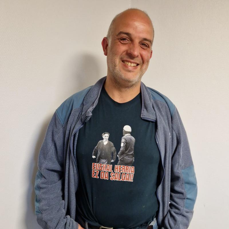 _ihauterietan_ematen_den_antzerkia_ez_da_perfektua_karrikako_antzerki_herrikoia_izan_behar_du_