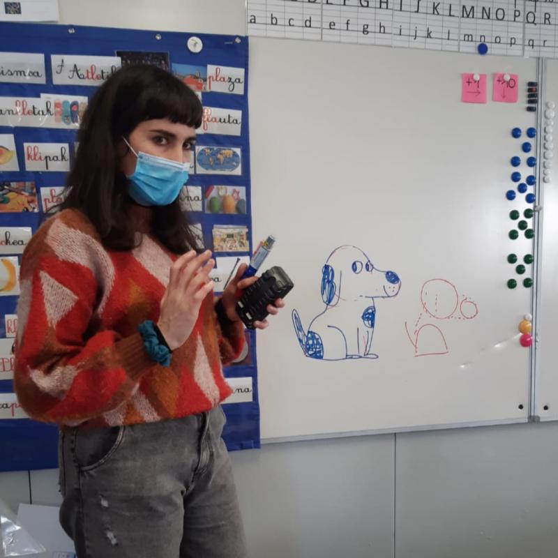 ainara_azpiazu_ilustrazio_lanetan_haurrekin