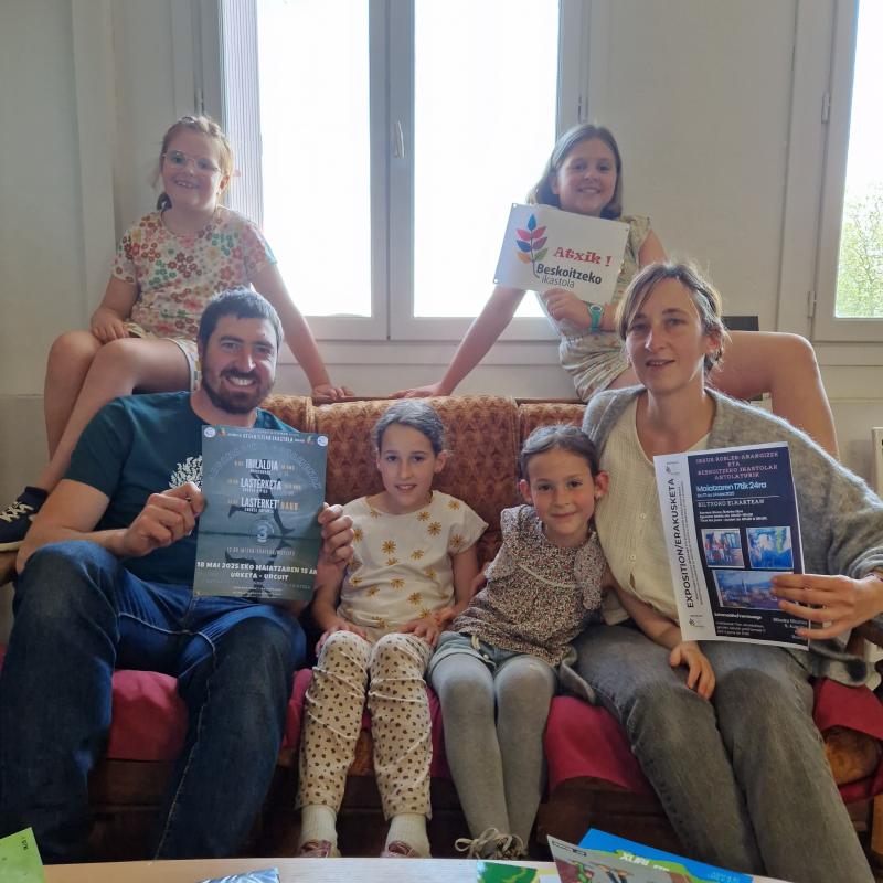 lasterketa_bat_eta_erakusketa_bat_beskoitzeko_ikastolaren_alde