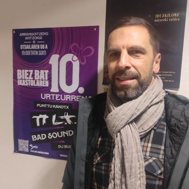 10_urte_ospatzeko_pilt_taldea_gomitatu_du_biez_bat_ikastolak