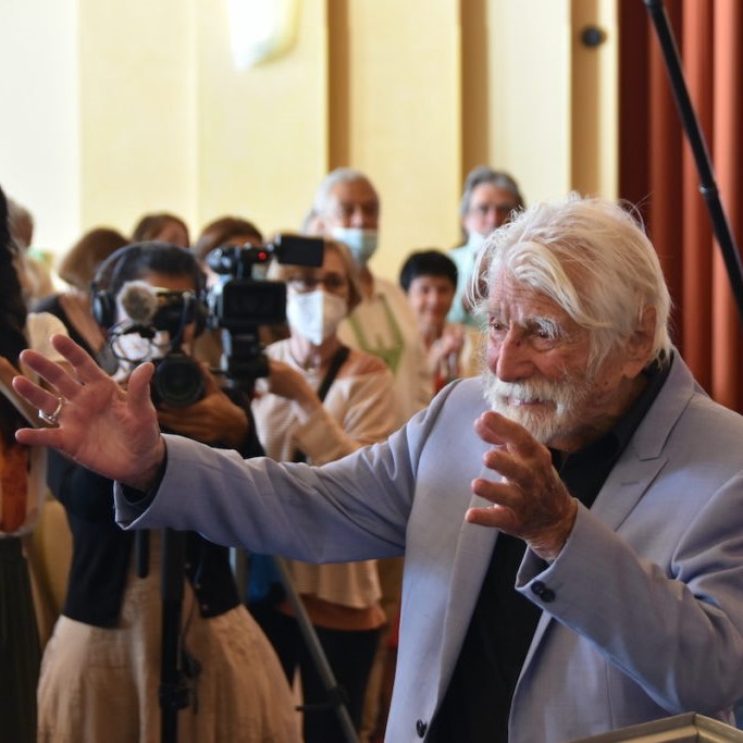 102_urte_bete_dituen_filipe_oihanbururi_buruzko_dokumental_biografikoa_aurkeztu_zuten_atzo_biarritzen