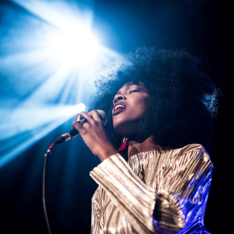 Hilabeteko%20hitzorduen%20artean_%20Celia%20Kameniren%20kontzertua%20Senperen