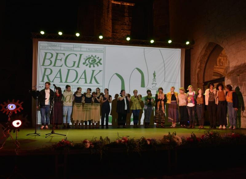 _kanbo_eta_debaren_arteko_harremak_sendotu_euskara_bide_izanik_