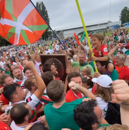 emak_hor_arrangoitze_basusarriko_errugbilariak_aurten_ere_txapeldun