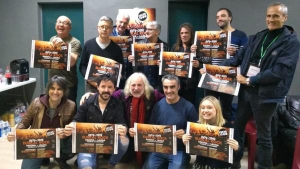 100_musikari_1000_ikusle_loriatuen_aurrean