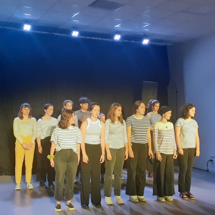 tinka_lerroak_bernat_etxepare_lizeoko_ikasleen_antzerkia