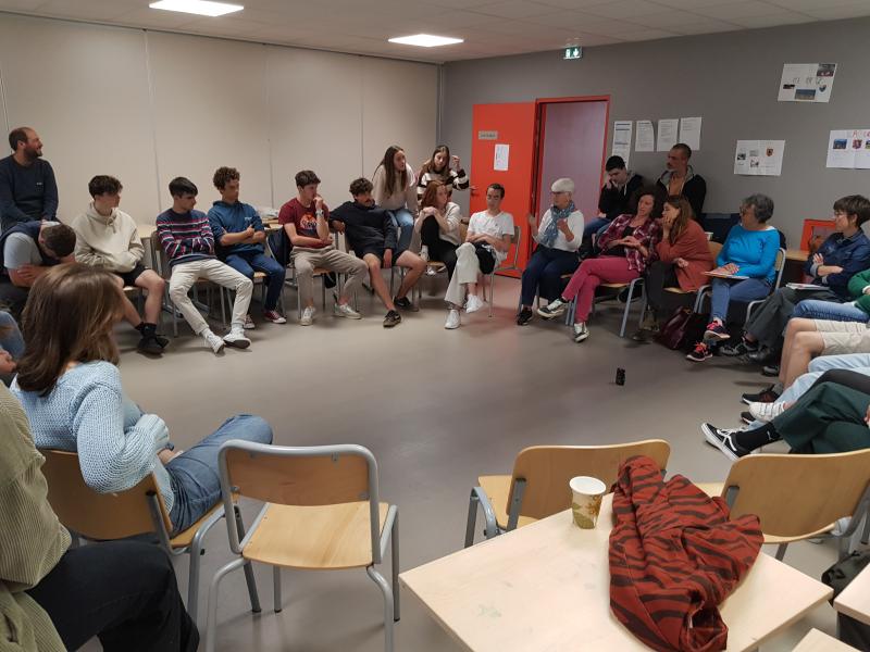 _erran_nahi_nien_nahi_eta_maite_duten_zerbait_segitzea_punttaraino_besteen_begiradari_kasu_egin_gabe_