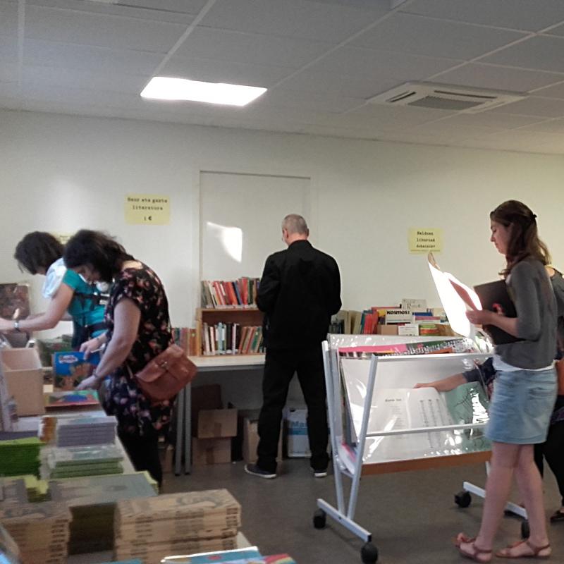 Liburuak%20eta%20albumak%20merke_%20IKAS-en%20azokan%20hilabete%20bukaeran