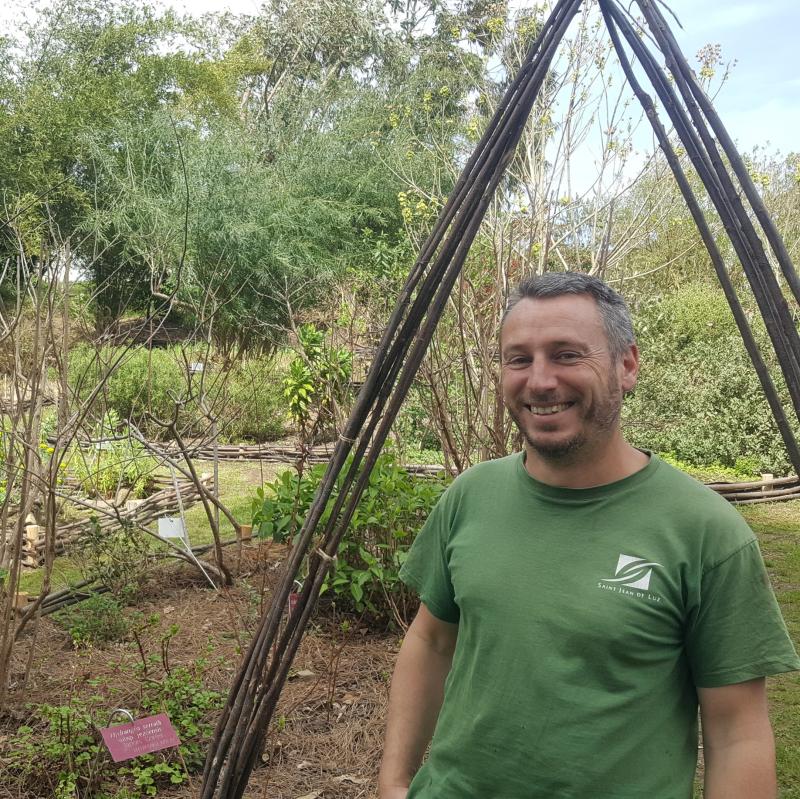 donibane_lohizuneko_baratze_botanikoa_udaberriko_giroan_murgilduta_berriz_idekitzen_dute