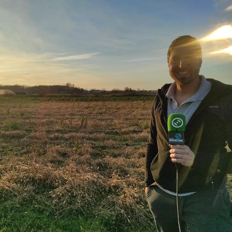 lertxunei_begira_julen_jauregirekin