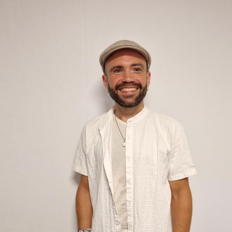 Ez%20dut%20uste%20musika%20unibertsala%20dela_%20ikasi%20behar%20duzu%20bestea%20behatzen_%20musikaren%20bidez%20erlazioan%20sartzeko