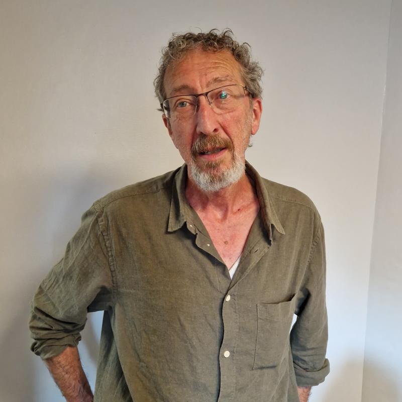 Herri%20batean%20ezin%20dira%20bi%20errege%20edo%20erregina%20izan_%20hizkuntzekin%20berdin:%20elebitasuna%20tranpa%20hutsa%20da