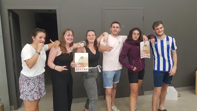 luhuso_besta_giroan_kabalkada_aitzin