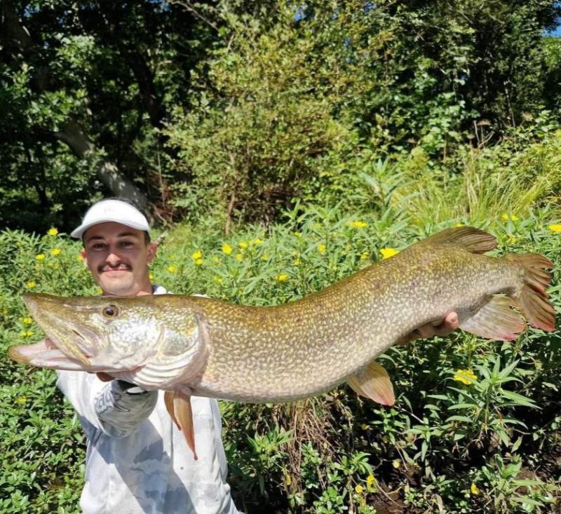 Erreketako%20otsoa%20deitzen%20duten%20Lutxoa%20arrainaz%20aritu%20da%20Julen%20Jauregi%20hilabeteko%20kronikan