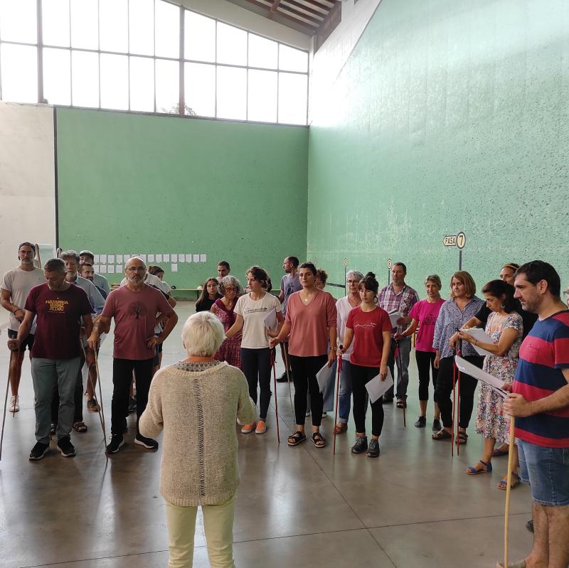 azken_asteak_maddiren_trajeria_pastorala_prestatzeko