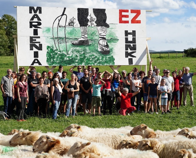 auzia_aitzin_marienia_ez_hunki_kolektiboaren_aldeko_gaualdia