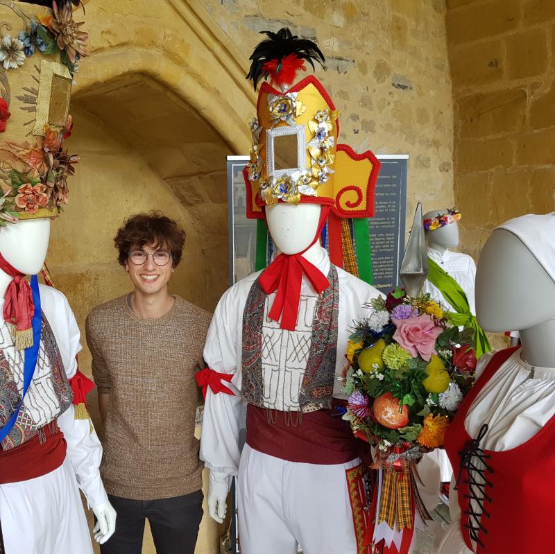 jantzien_erakusketa_baiona_hiria_bere_historian_kokatuz