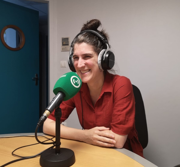 _irri_egiten_ahal_dugu_euskaraz_bainan_askotan_umore_marka_esaldi_batean_frantsesez_edo_gazteleraz_egiten_dugu_