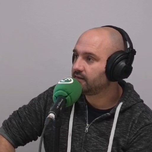 _txoria_txori_hegoaldean_kantatzea_edo_baionan_ez_du_gauza_berdina_egiten_hemen_folklorea_da_