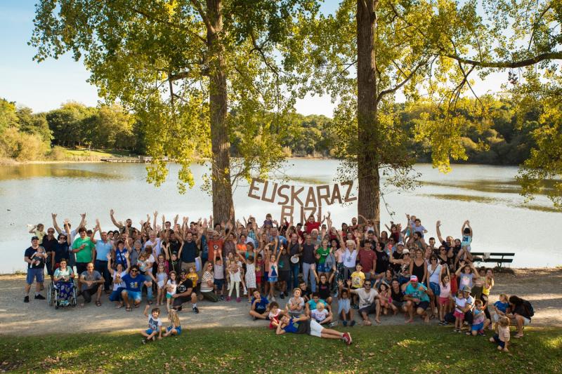 mintzalasai_elkartea_2020_urteari_begira