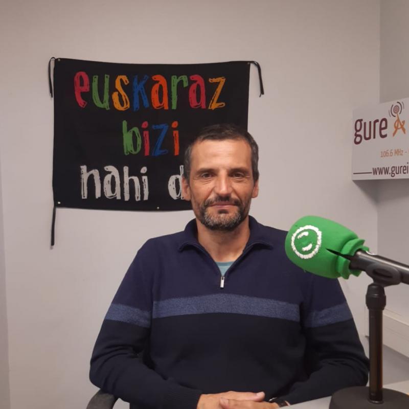 musikan_praktikatzen_den_samarako_yoga