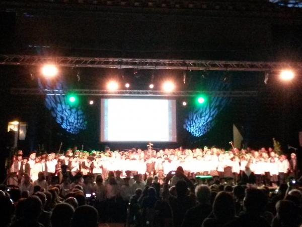 olentzero_kantuz_ohoratu_da_baionako_lauga_gelan