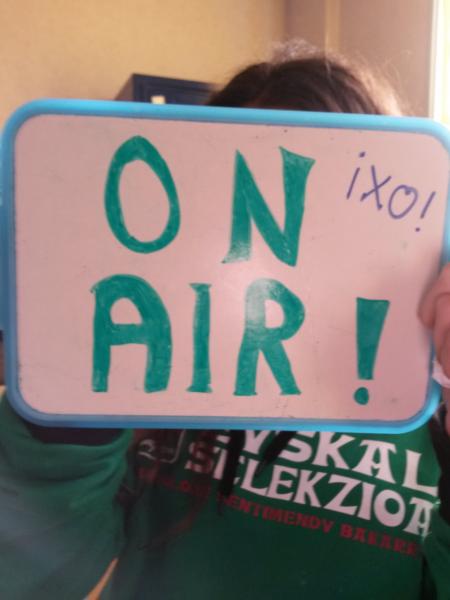 _l_autruche_sur_un_fil_de_soi_elkartearen_aldeko_lasterkaldia_kanbon