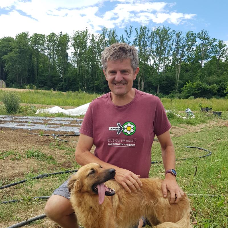 Saiatzen%20gira%20ahagua%20landarearekin_%20giro%20bat%20sortzen_%20txarra%20eta%20ona%20orekatzeko